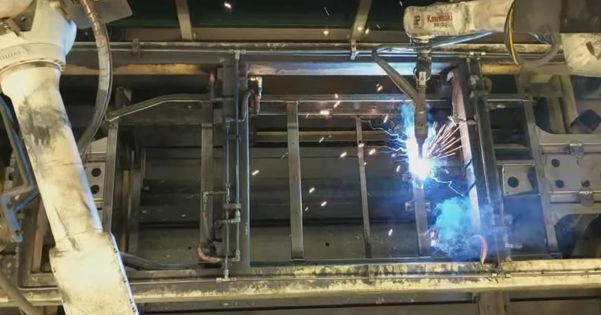 robot welding case study thumbnail kawasaki robotics